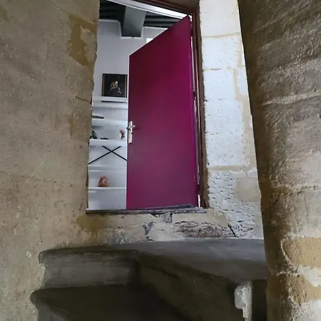 La Tour Des Songes Place Dampmartin Uzes