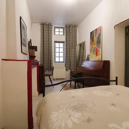 La Tour Des Songes Place Dampmartin Apartman