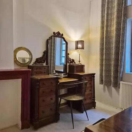 La Tour Des Songes Place Dampmartin Apartment Uzes