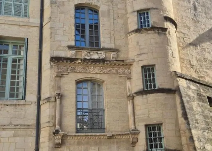 La Tour Des Songes Place Dampmartin *
